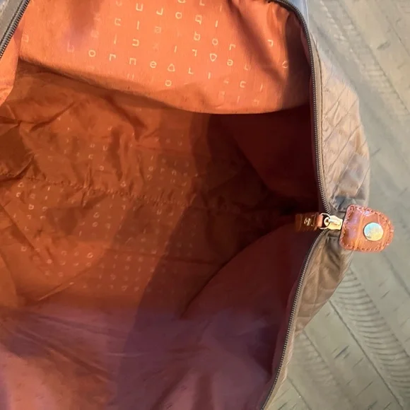 Vintage Liz Claiborne Quilted Weekender bag with faux croc handles and gold logo - Picture 11 of 12